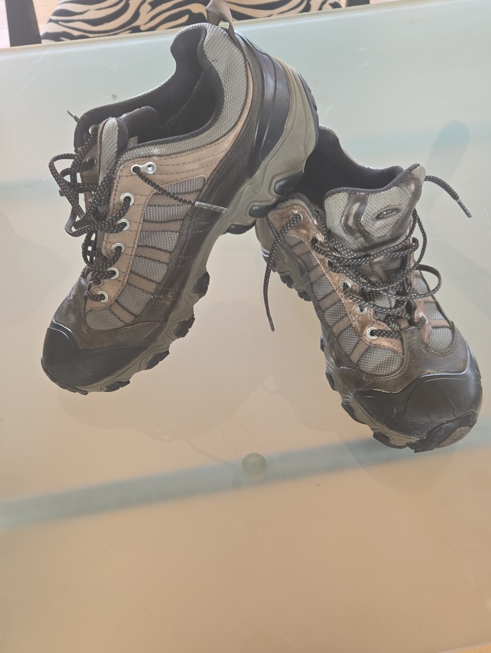 Men's Gray Athletic Trail Shoes with Rugged Outsole